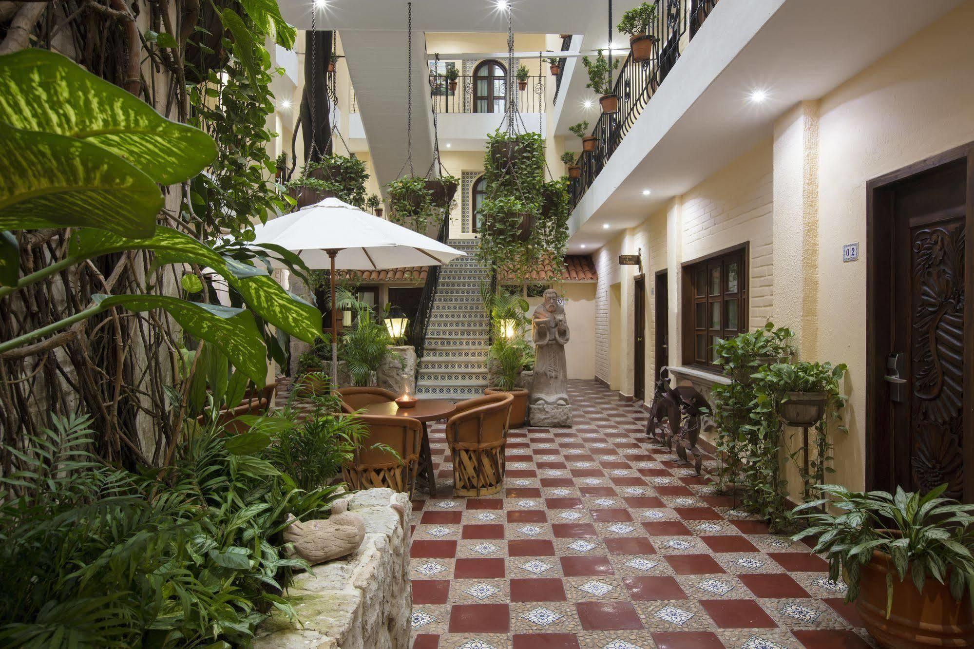 Casa Dona Susana (Adults Only) Пуэрто-Вальярта Экстерьер фото